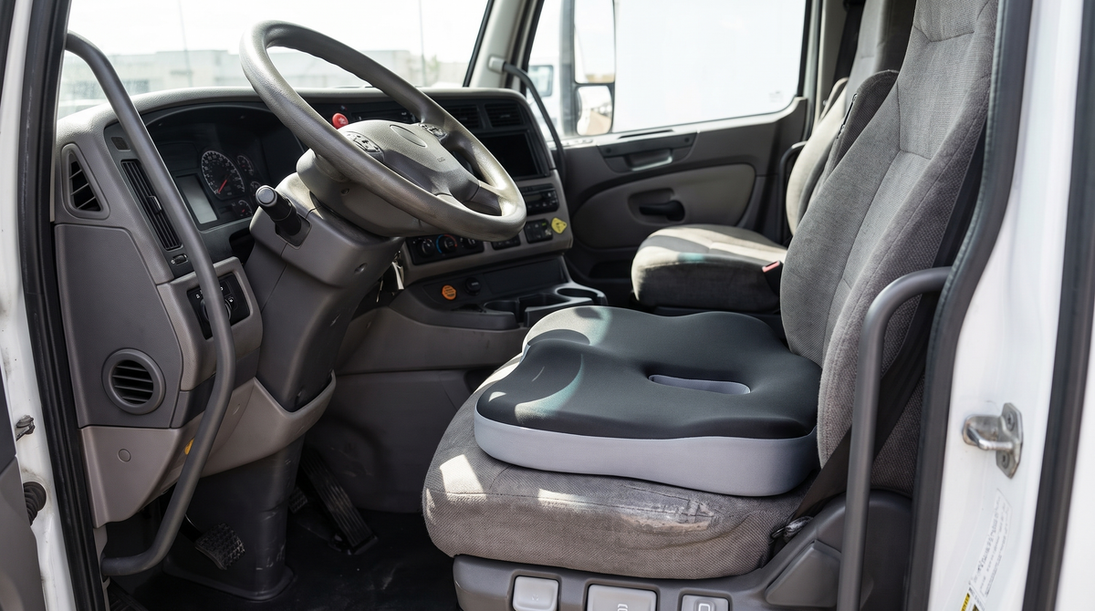 Coussin Orsalina posé sur le siège conducteur d’un camion